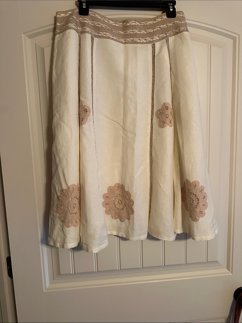 Dress Barn Cream Circle Skirt with Tan Lace Floral Appliqués